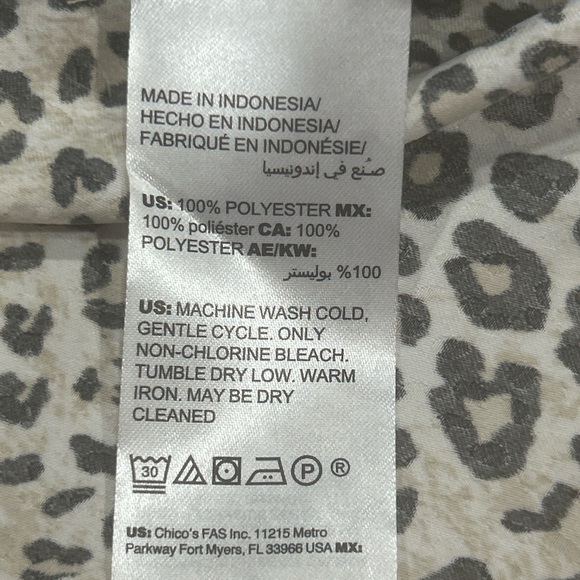 Chicos Leopard Print Button Front Blouse women’s Size 0 US 4/6) neutral new chic - Picture 9 of 12